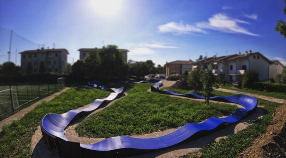 Pumptrack adapté pour le longboard